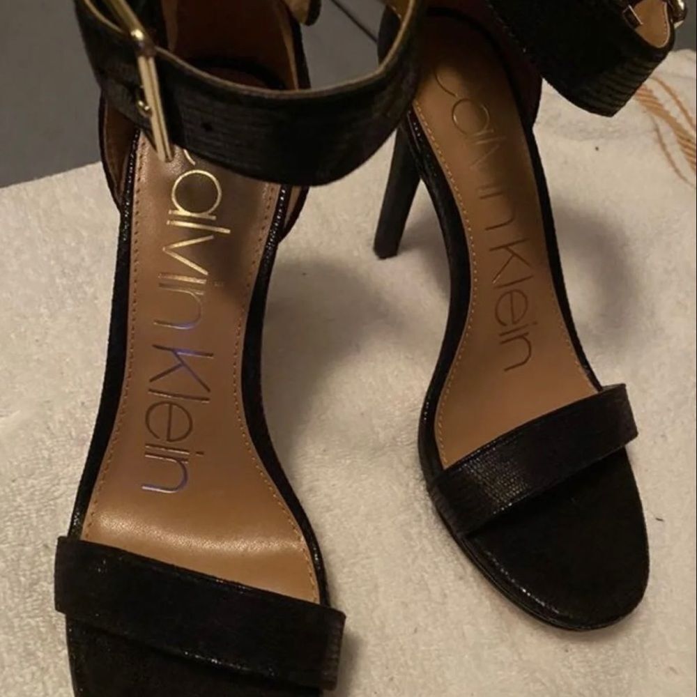 Calvin Klein platform black faux leather open toe sandal size 6 - Picture 9 of 9